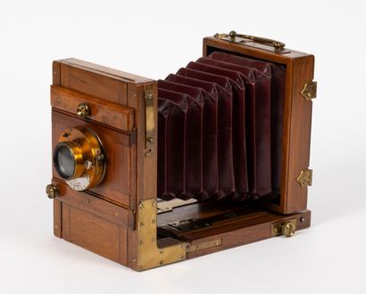 Set of TWO small miscellaneous cameras.
-...