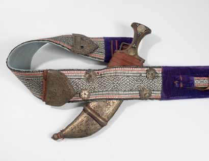 Jambyia dagger.
Silver handle and scabbard...