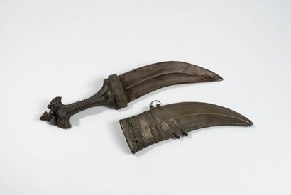 YEMEN, 20th century
Jambyia dagger.
Silver...