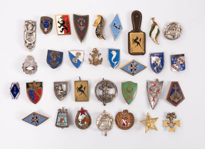 CAVALERIE
Lot of 32 badges including Spahis,...
