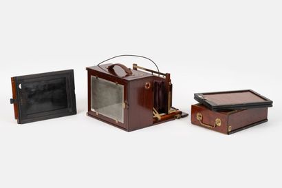 Chambre photographique (dite à coffret, 13x18)...