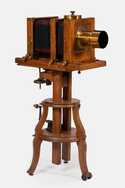Grande chambre photographique d'atelier (attribué...