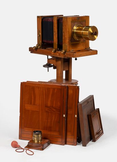 Grande chambre photographique d'atelier (attribué...