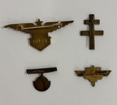 Lot of Free French insignia including:
-F.A.F.L....