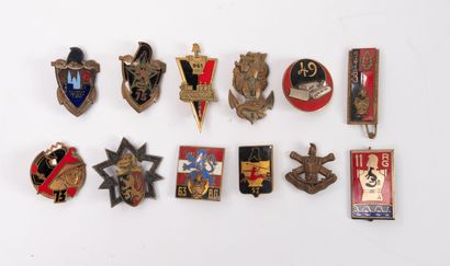 GENIE
Lot of 12 enameled metal badges. 
Small...