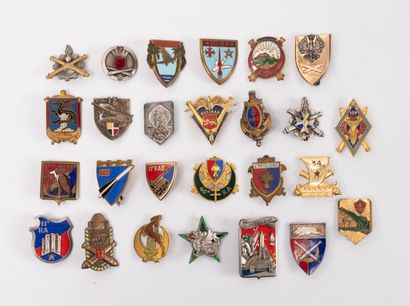 ARTILLERY
Lot of 26 enameled metal badges,...