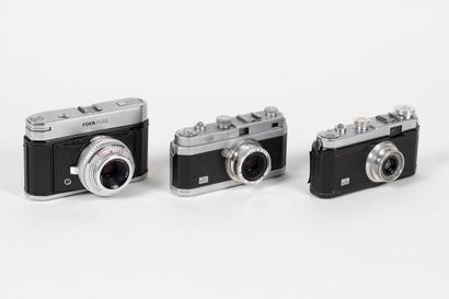 Ensemble de TROIS appareils photographiques...