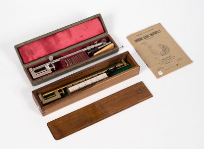 Ensemble de DEUX boites avec chacune des...