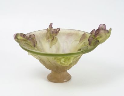 DAUM FRANCE
Coupe sur pied en pâte de verre...