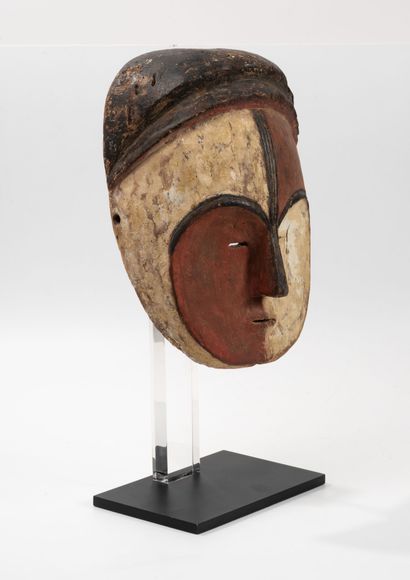 Masque de style Adouma.
Gabon.
H. : 32 cm.

Provenance...