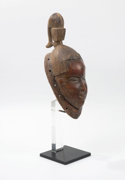 Masque Gouro.
Côte d'Ivoire.
H. : 39 cm.

Provenance...