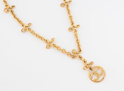 CHANEL
Sautoir en métal doré à maille forçat...