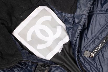 CHANEL
Combinaison de ski bleu marine et...