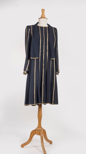 CHANEL
Robe longueur genou à manches longues,...