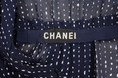 CHANEL
Robe longueur genoux et manches longues...