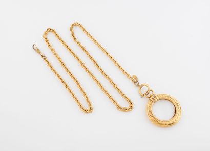 CHANEL
Collier façon chaîne de montre en...