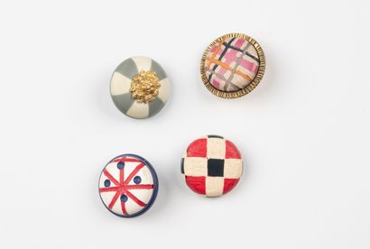 attributed to CHANEL, Paris
Four buttons...