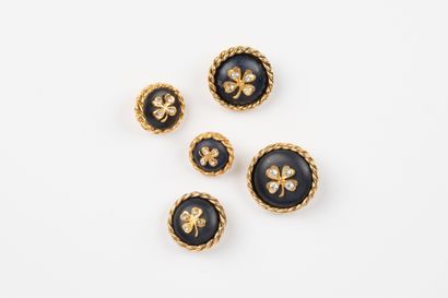CHANEL, Paris
Five buttons in gilt metal...