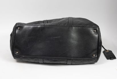 CHANEL
Sac de voyage de forme polochon en...