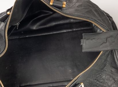 CHANEL
Sac de voyage de forme polochon en...