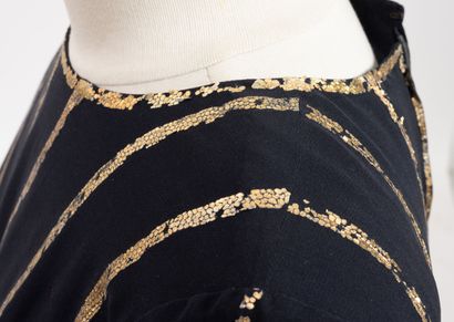 CHANEL
Robe longueur genou à manches longues,...