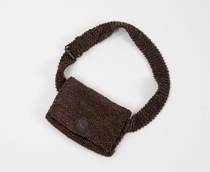 CHANEL
Mini messenger en cuir tressé naturel.
Intérieur...