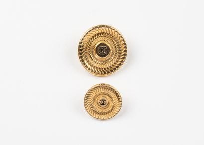 CHANEL, Paris
Two gilded metal buttons centered...