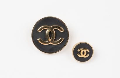 CHANEL, Paris
Two gilded metal buttons adorned...