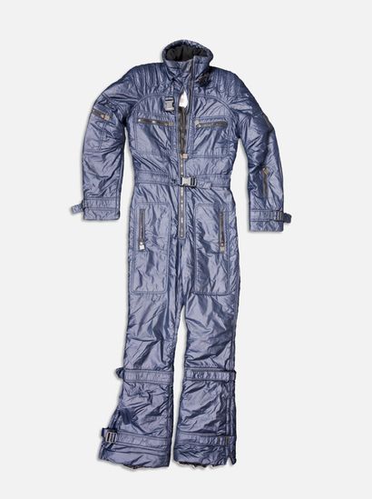 CHANEL
Combinaison de ski bleu marine et...