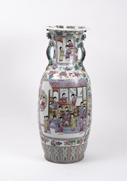 CHINE, Canton, XXème siècle
Grand vase balustre...
