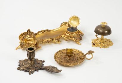 Lot d'objets en bronze doré comprenant :...