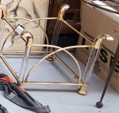 Deux piètements de tables basses :
- une...