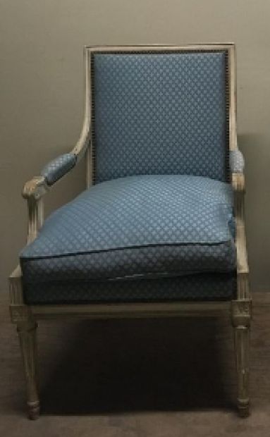 - Fauteuil meublant en bois laqué crème,...