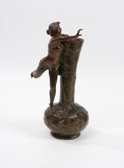 D'après Antoine BOFILL (c.1875-1939/53)
Vase...