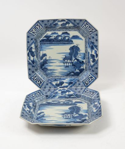 CHINE, XXème siècle
Paire de plats en porcelaine...