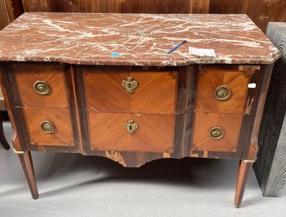 FRANCE, fin du XVIIIème siècle
Commode à...
