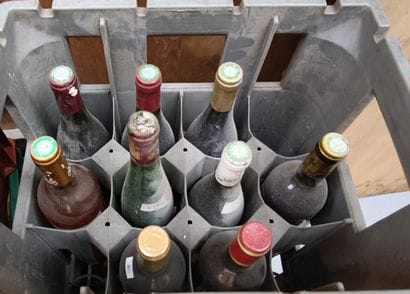 2 casiers de bouteilles de vin.
En l'éta...