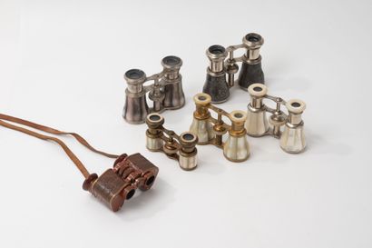 Six paires de jumelles de théâtre en métal...