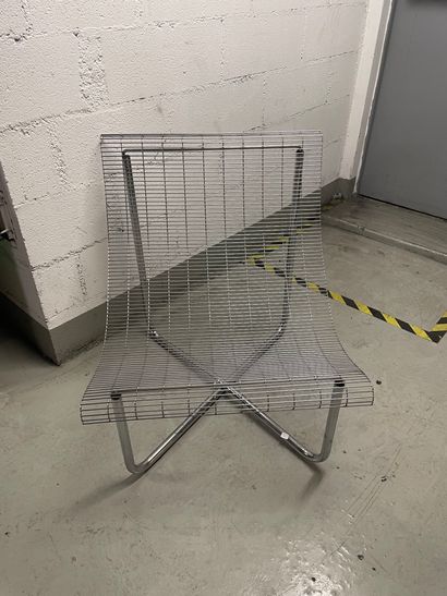 - fauteuil en métal. dans le goût de BERTOIA...