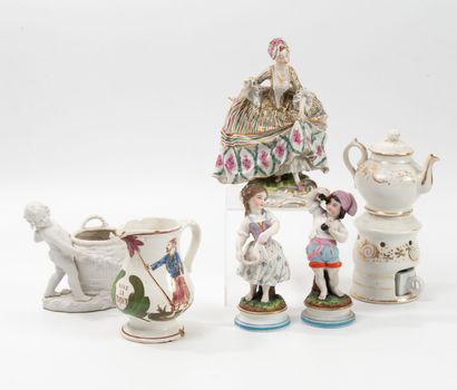 Lot de sujet en porcelaine ou faïence, comprenant...