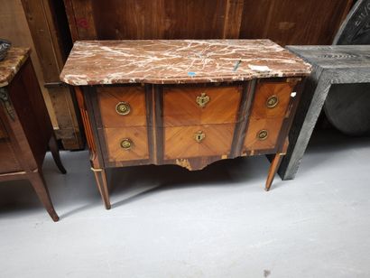FRANCE, fin du XVIIIème siècle
Commode à...