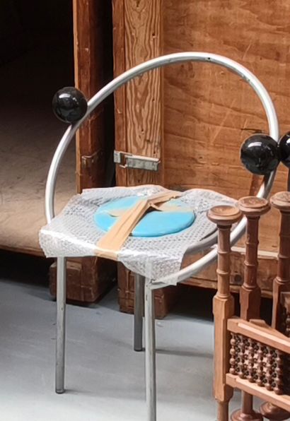- fauteuil en métal. dans le goût de BERTOIA...