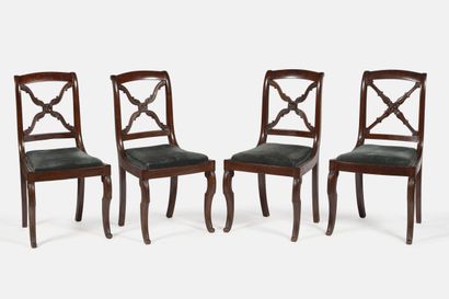 Paire de fauteuils à dossier renversé, en...