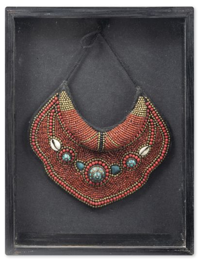 TIBET, XXème siècle
Important collier pectoral...