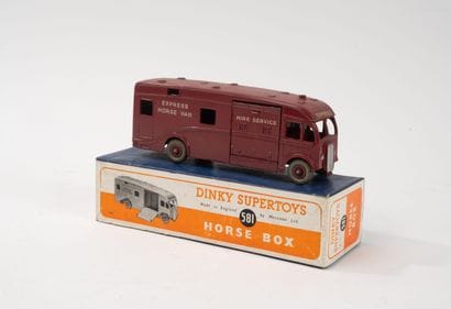 DINKY TOYS MADE IN ENGLAND
HORSE BOX Ref...