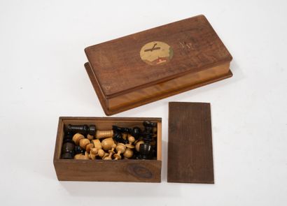 Rectangular wooden box with inlaid decoration...