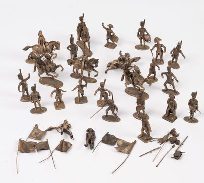 Lot of lead figurines and soldiers including:...