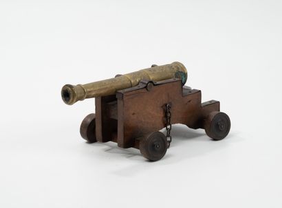 Reduction of a small ship's gun. Brass barrel...