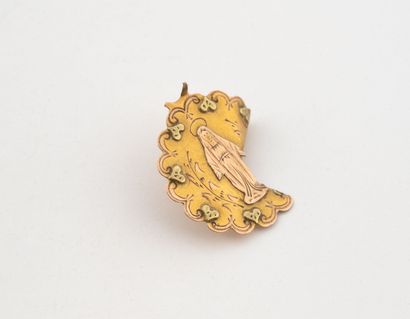 Débris de médaille en or jaune (750) et rose...