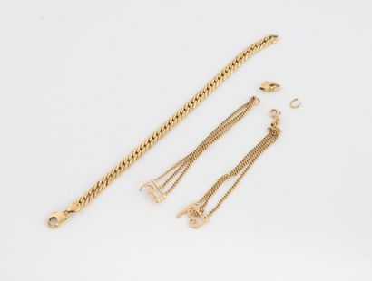 Débris de bijoux en or jaune (750). 
Poids...